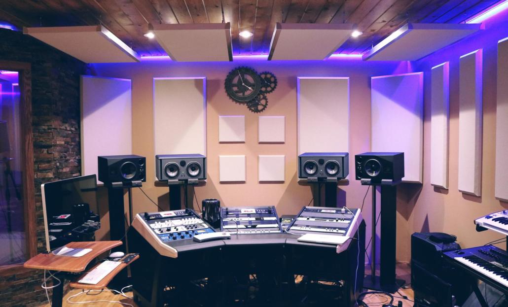 Postproduction Berlin Team im Tonstudio Postproduction Berlin findet auch in einem Tonstudio wie diesem statt